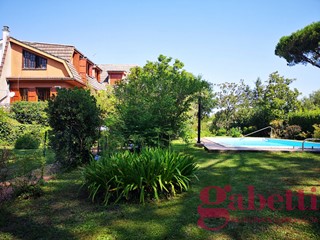 Villa bifamiliare in Vendita a Formello, 630'000€, 320 m²