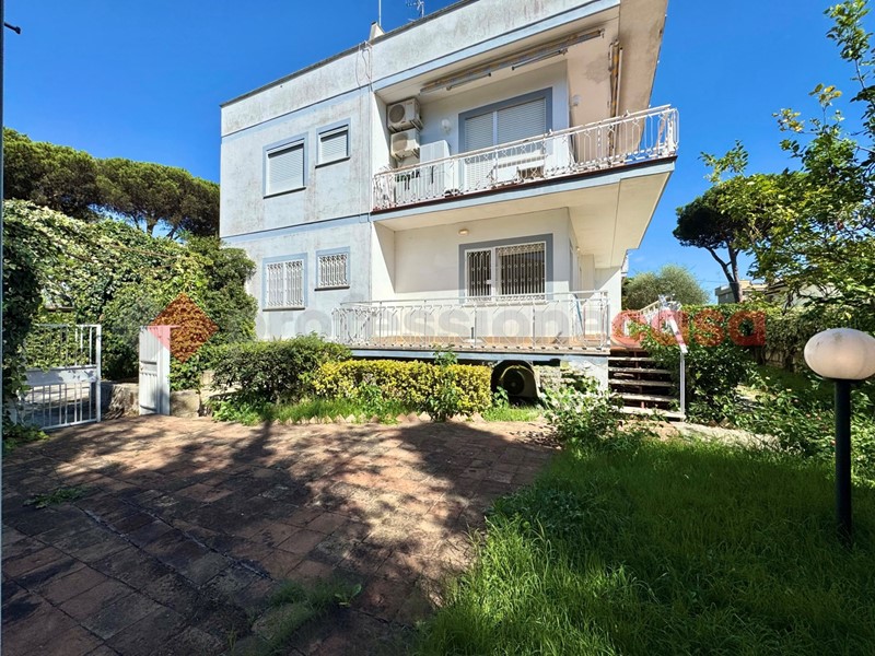 Villa bifamiliare in Vendita a Terracina, 295'000€, 140 m², arredato