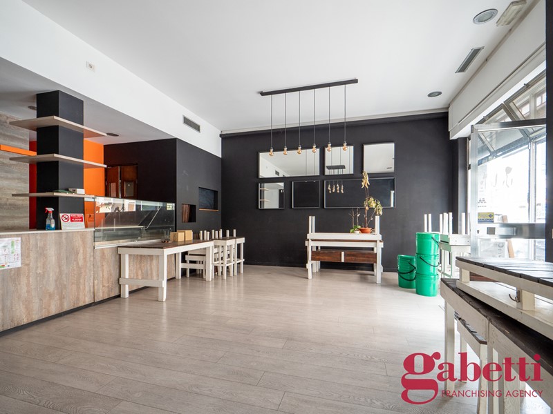 Attività commerciale in Affitto a Milano, 2'500€, 101 m²