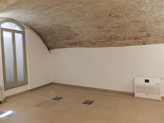 Ufficio in Affitto a Lodi, 600€, 75 m²