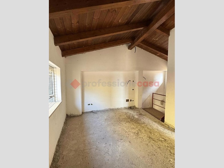 Appartamento in Vendita a Minturno, 65'000€, 90 m²