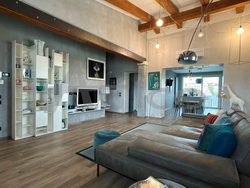 Casa Indipendente in Vendita a Rovigo, zona Sarzano, 409'000&euro;, 330 m², con Box