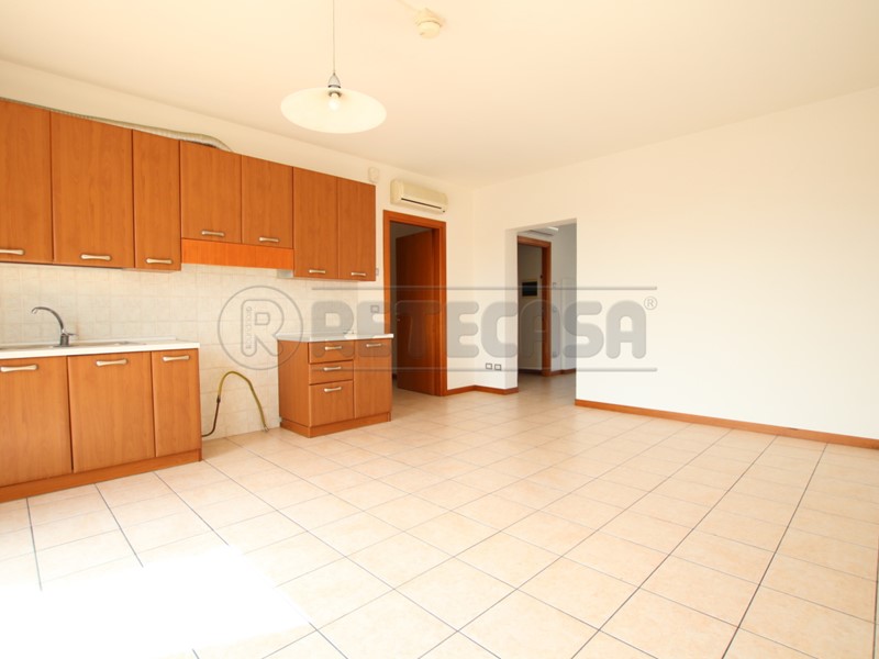 Quadrilocale in Vendita a Barbarano Mossano, 125'000&euro;, 90 m², con Box