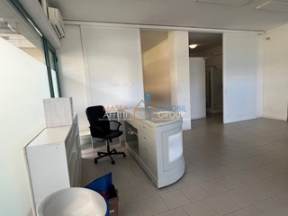 Immobile commerciale in Vendita a Massa, zona Marina Di Massa, 90'000€, 67 m²