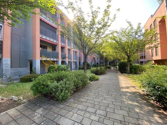 Trilocale in Affitto a Trezzano sul Naviglio, zona Happening, 1'100€, 95 m², arredato, con Box