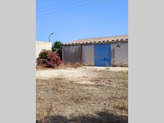 Capannone in Vendita a Siracusa, 250'000€, 720 m²