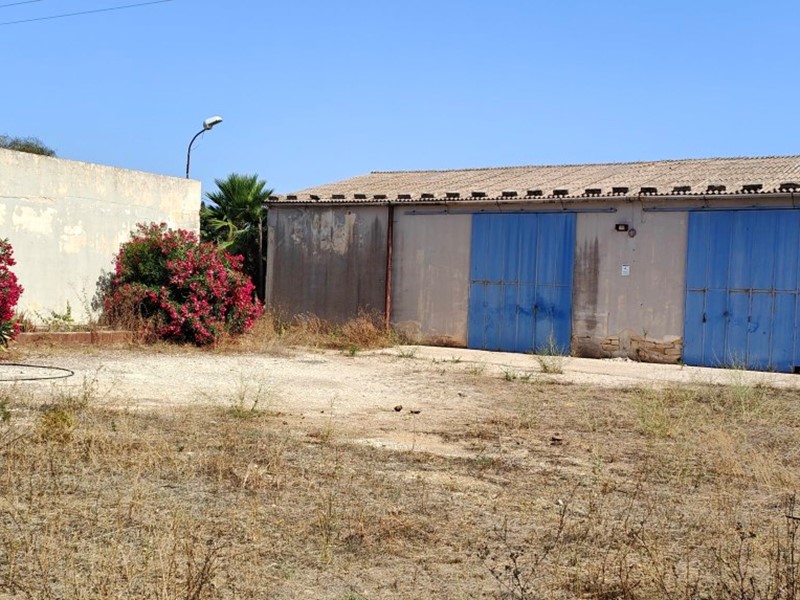 Terreno industriale in Vendita a Siracusa, 250'000€, 720 m²