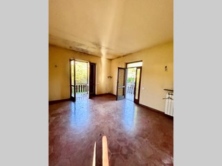 Casa Indipendente in Vendita a Castelnuovo Magra, 260'000€, 240 m²