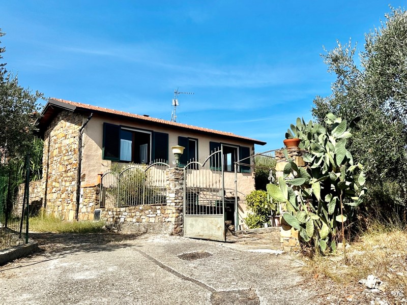 Casa Indipendente in Vendita a Diano Castello, 255'000€, 65 m²