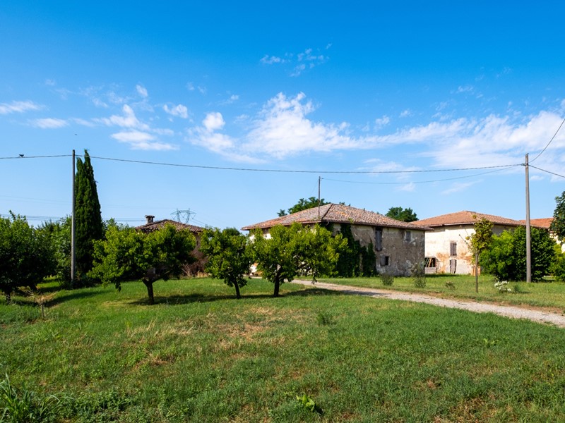 Rustico in Vendita a Castel Maggiore, 250'000€, 440 m²