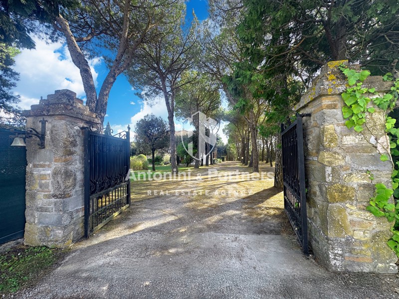 Casa Indipendente in Vendita a Castiglione del Lago, 790'000€, 200 m²