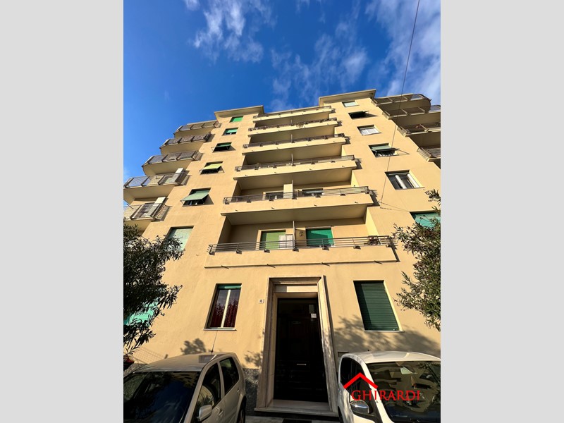 Appartamento in Affitto a Genova, zona Sestri Ponente, 800€, 123 m², arredato