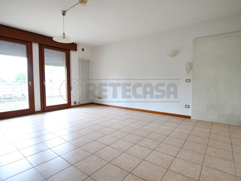 Quadrilocale in Vendita a Barbarano Mossano, 125'000&euro;, 90 m², con Box