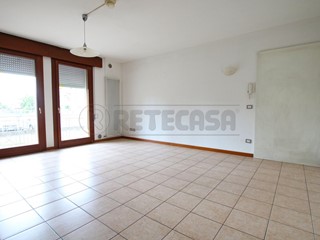 Quadrilocale in Vendita a Barbarano Mossano, 125'000&euro;, 90 m², con Box