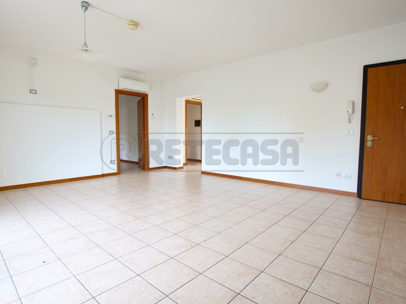 Quadrilocale in Vendita a Barbarano Mossano, 130'000&euro;, 90 m², con Box