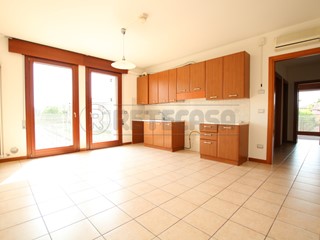 Quadrilocale in Vendita a Barbarano Mossano, 130'000&euro;, 90 m², con Box