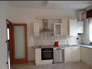 Appartamento in Vendita a Vicenza, 185'000€, 102 m², con Box