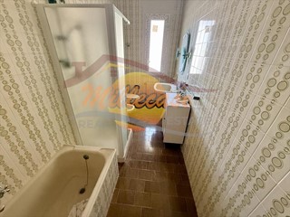 Appartamento in Vendita a Siracusa, zona Grottasanta - Tunisi, 128'000€, 180 m²