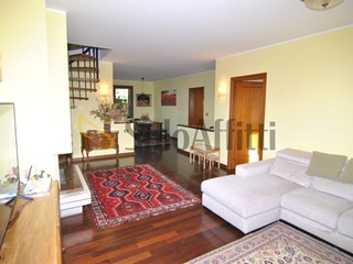 Villa in Affitto a Livorno, zona Montenero Basso, 2'250€, 360 m²