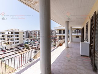 Quadrilocale in Vendita a Siracusa, zona Pizzuta Scala Greca, 230'000€, 120 m²