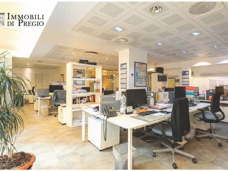 Ufficio in Vendita a Milano, 3'600'000€, 920 m²