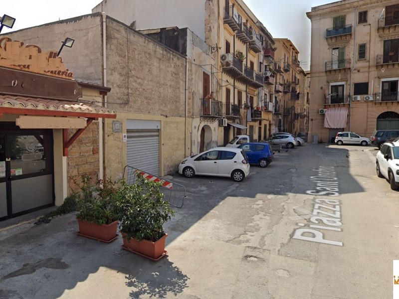 Negozio in Affitto a Palermo, 2'000€, 65 m²