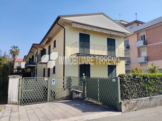 Quadrilocale in Affitto a Massa, zona Marina di Massa, 70 m², arredato
