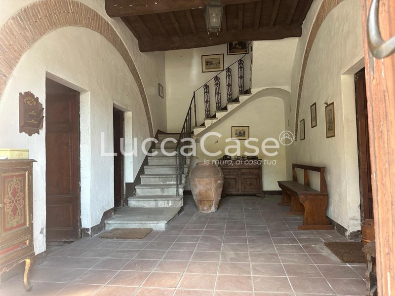 Villa in Vendita a Borgo a Mozzano, 248'000&euro;, 250 m², arredato, con Box