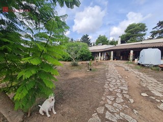 Villa in Vendita a Lecce, 218'000€, 158 m²