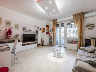 Trilocale in Vendita a Reggio Emilia, 250'000€, 100 m², con Box