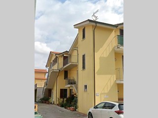 Trilocale in Vendita a Lucca, zona Picciorana, 69'750€, 103 m²