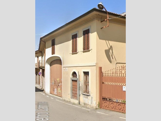 Immobile commerciale in Vendita a Besana in Brianza, 147'750€, 3005 m²