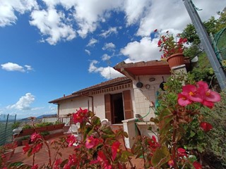 Villa bifamiliare in Vendita a Massa, 255'000&euro;, 118 m², con Box