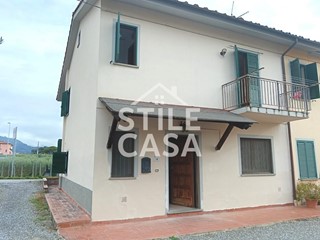 Casa Indipendente in Vendita a Pescia, zona Alberghi, 206'000€, 120 m²