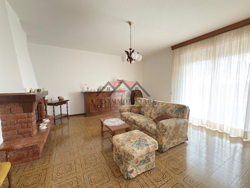 Appartamento in Vendita a Castelnuovo di Val di Cecina, 120'000€, 181 m², arredato, con Box