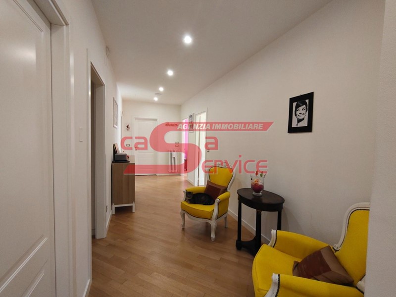 Appartamento in Vendita a Montecatini Terme, 240'000€, 190 m², arredato