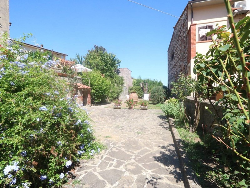 Casa Indipendente in Vendita a Buti, 230'000€, 320 m², con Box