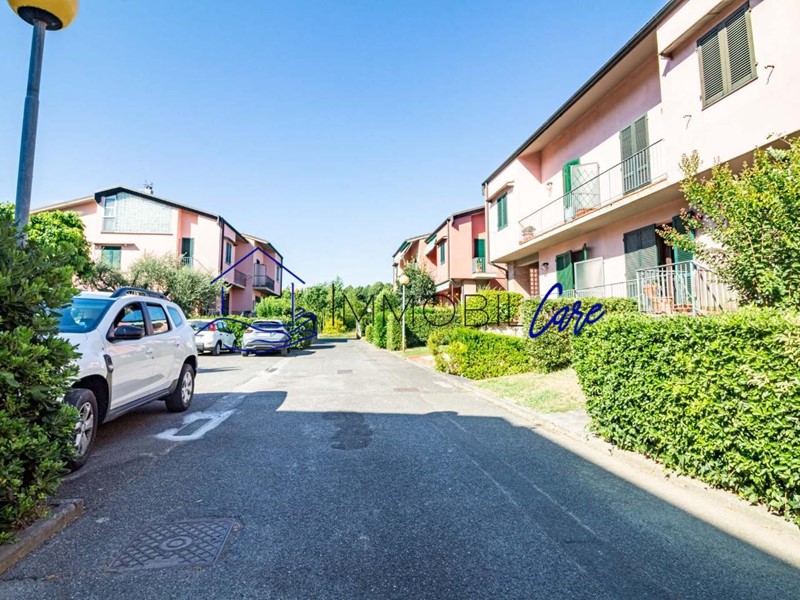 Villa bifamiliare in Vendita a Vicopisano, 335'000€, 222 m², con Box