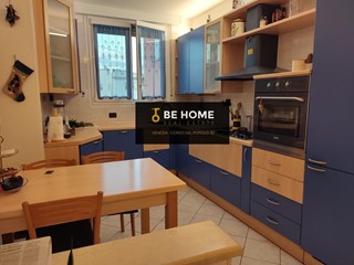 Appartamento in Vendita a Venezia, zona Marghera, 175'000€, 116 m², arredato, con Box