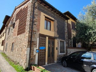 Casa Indipendente in Vendita a Lucca, zona San Filippo, 200'000&euro;, 110 m², arredato