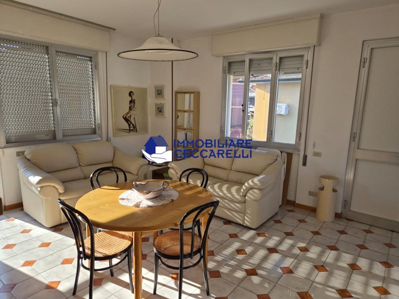 Appartamento in Vendita a Massa, zona Marina di Massa, 290'000€, 70 m², arredato