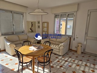 Appartamento in Vendita a Massa, zona Marina di Massa, 290'000€, 70 m², arredato
