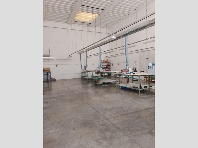 Capannone in Vendita a Carmignano, 260'000€, 250 m²