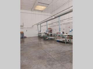 Capannone in Vendita a Carmignano, 260'000€, 250 m²