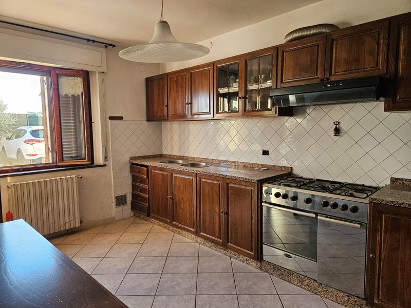 Casa Indipendente in Vendita a Cascina, zona Visignano, 220'000€, 160 m², con Box