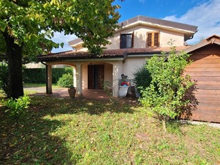 Villa bifamiliare in Vendita a Pietrasanta, 405'000€, 80 m², arredato