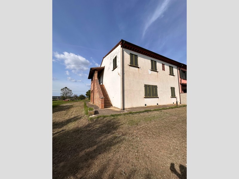 Casa Semi Indipendente in Vendita a Crespina Lorenzana, zona Lavoria, 329'000€, 300 m², con Box