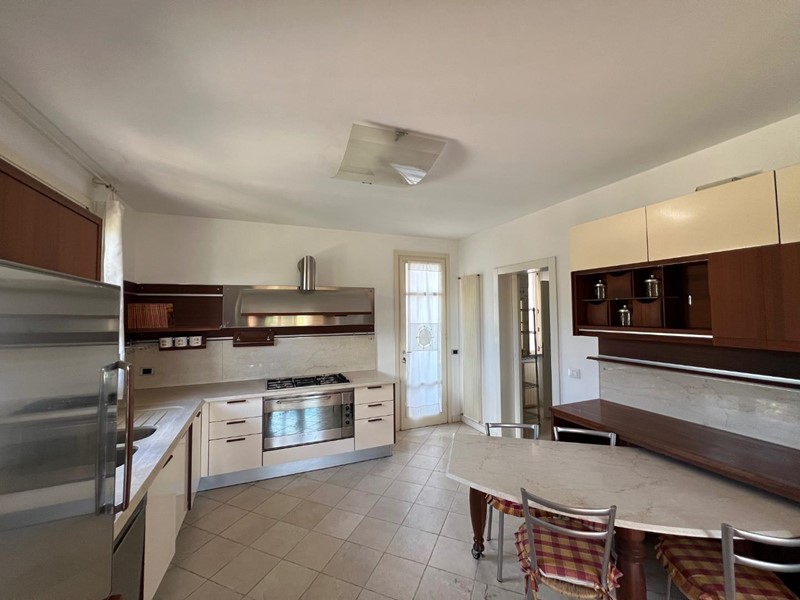 Appartamento in Vendita a Casciana Terme Lari, zona Quattro Strade, 368'000€, 220 m², arredato