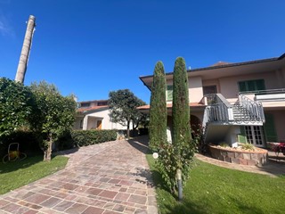 Appartamento in Vendita a Casciana Terme Lari, zona Quattro Strade, 368'000€, 220 m², arredato