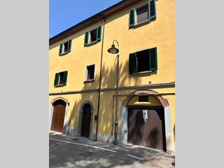 Quadrilocale in Vendita a Campiglia Marittima, 250'000€, 90 m², arredato, con Box